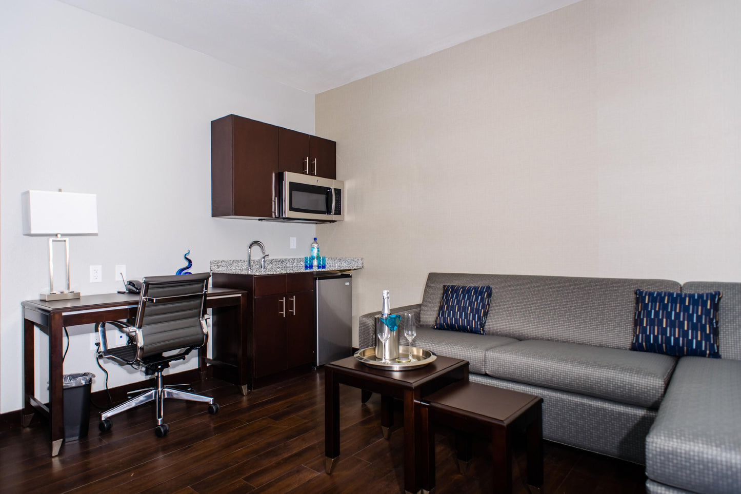 Grounds Pass + Holiday Inn Express & Suites Arboretum