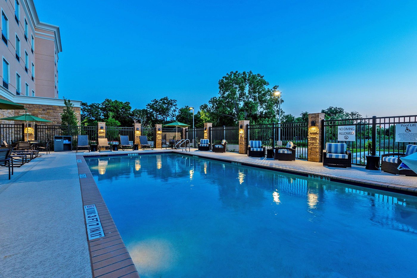 Grounds Pass + Holiday Inn Austin Airport