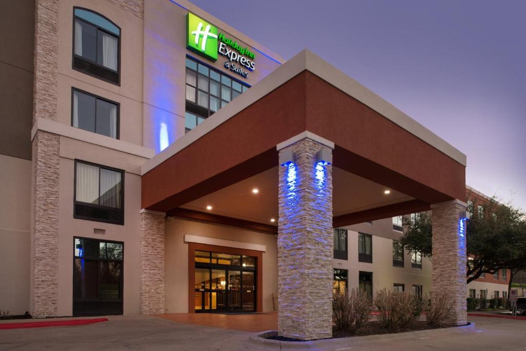 Turn 12 + Holiday Inn Express & Suites Package
